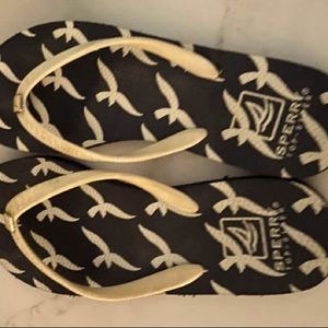 Sperry sz8 flip flops